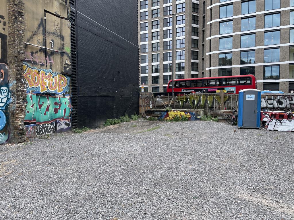 Lot: 17 - VALUABLE LAND SITE IN PRIME LONDON LOCATION WITH POTENTIAL - 